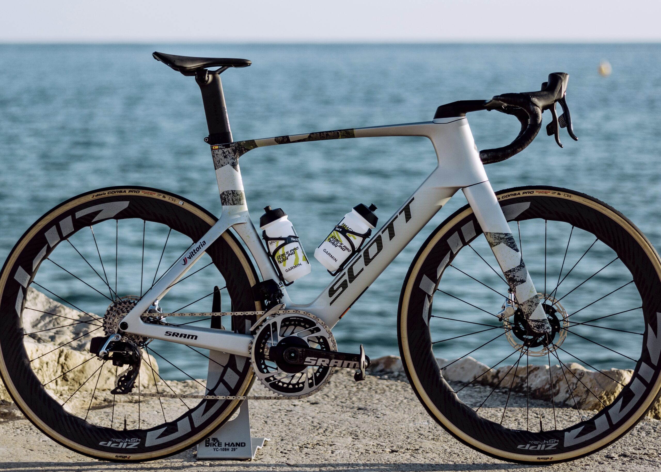 Vittoria joins forces with Q36.5 Pro Cycling Team for the upcoming 202